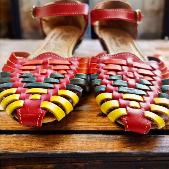 Very unique Girl sandals size 13 - Picture 3 of 7